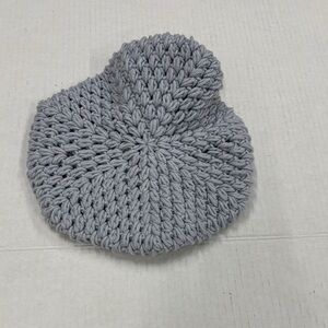 Elegant Women's Gray Knit Beret